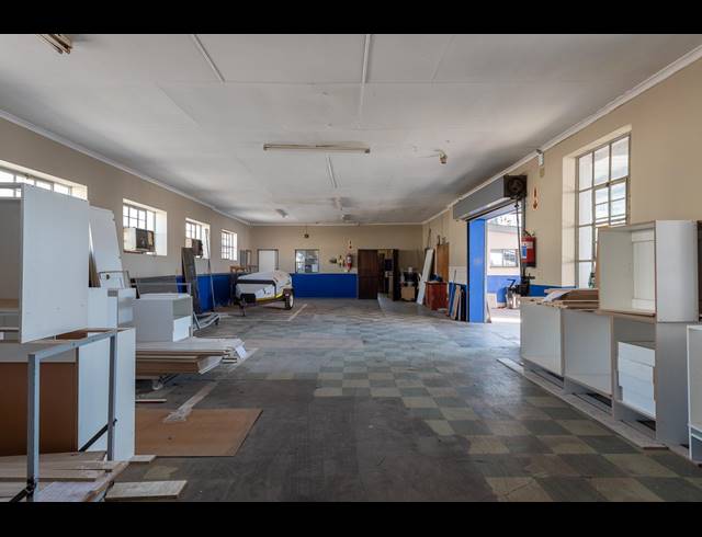 1,200M² BUILDING FOR SALE IN VILLAGE MAIN